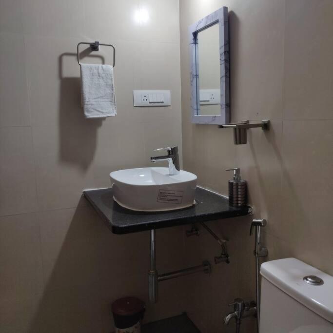 Kivi'S Kozy 2Bhk Luxurious Apartment Goa By Leela Homes Arpora Bagian luar foto